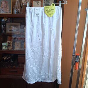 New Vintage Adonna 33" Large A-Line White Slip Nylon Anti-Static Large